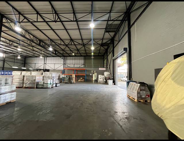 1,551M² WAREHOUSE TO LET IN SPARTAN